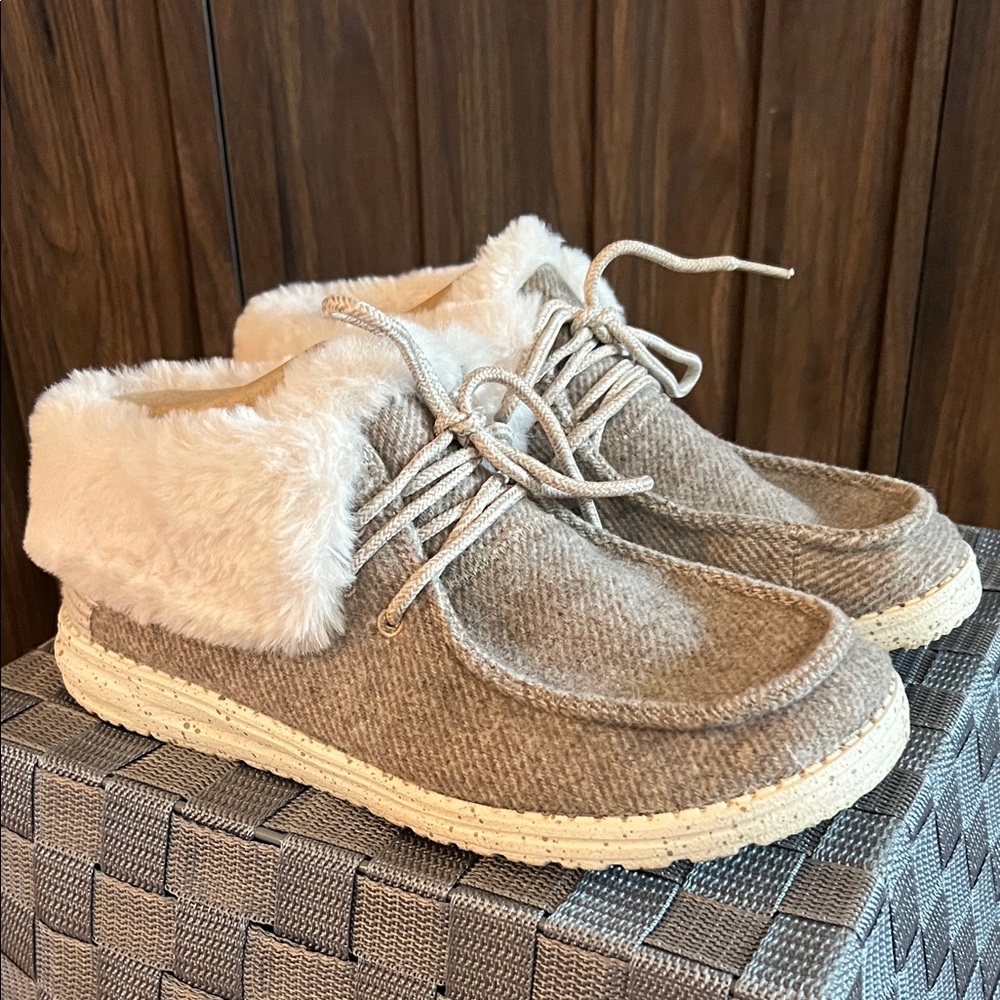 Hey Dude Cozy Tan Fur-Lined Ankle Boots. Women’s sizes 8
